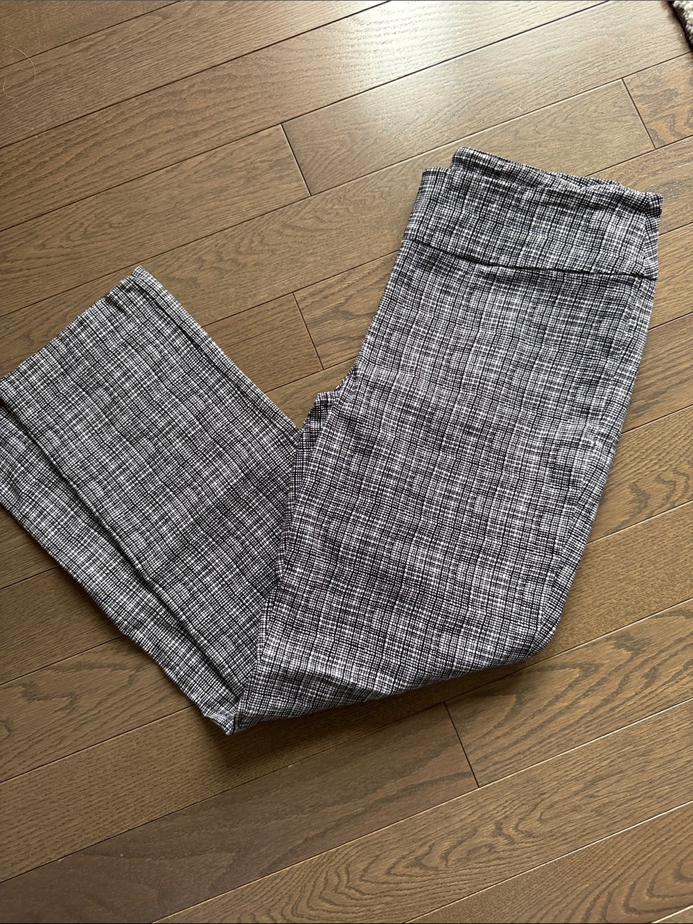 Plaid Wide-Leg Cropped Trousers in Black and White